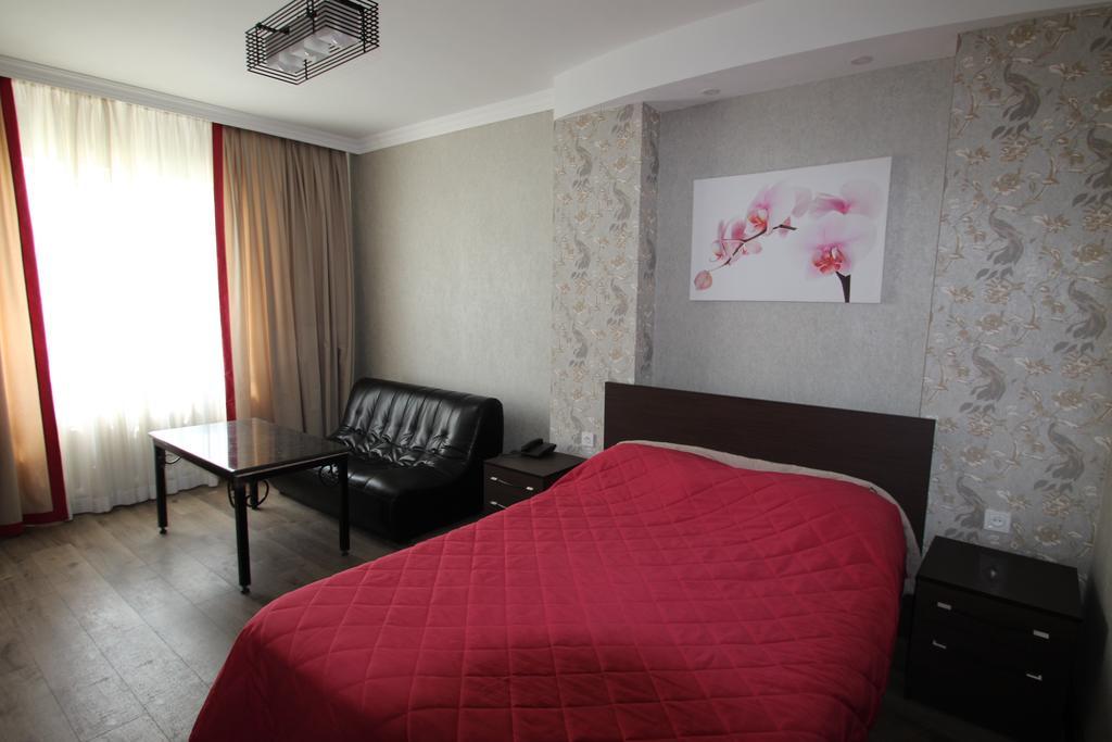 Delphin Guest House Bischkek Exterior foto