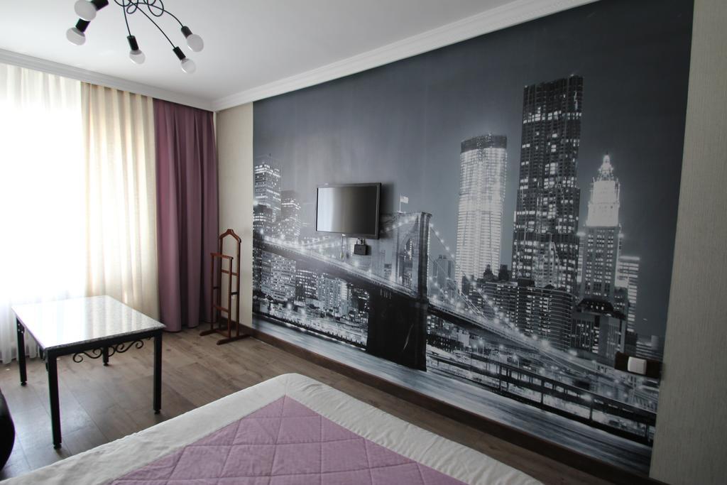 Delphin Guest House Bischkek Exterior foto