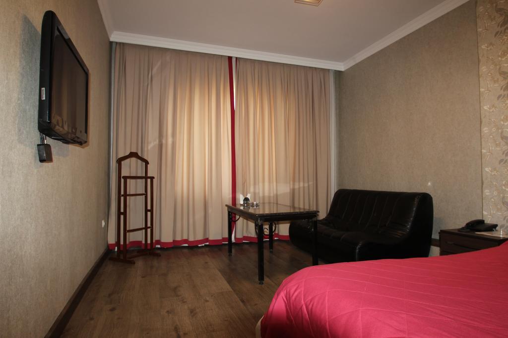 Delphin Guest House Bischkek Exterior foto